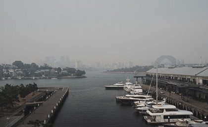Adobe images: Nick. Sydney skyline engulfed in smoke from bushfires on October 30, 2019.  